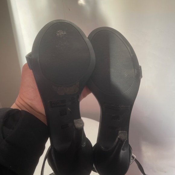 Heels - Picture 4 of 4